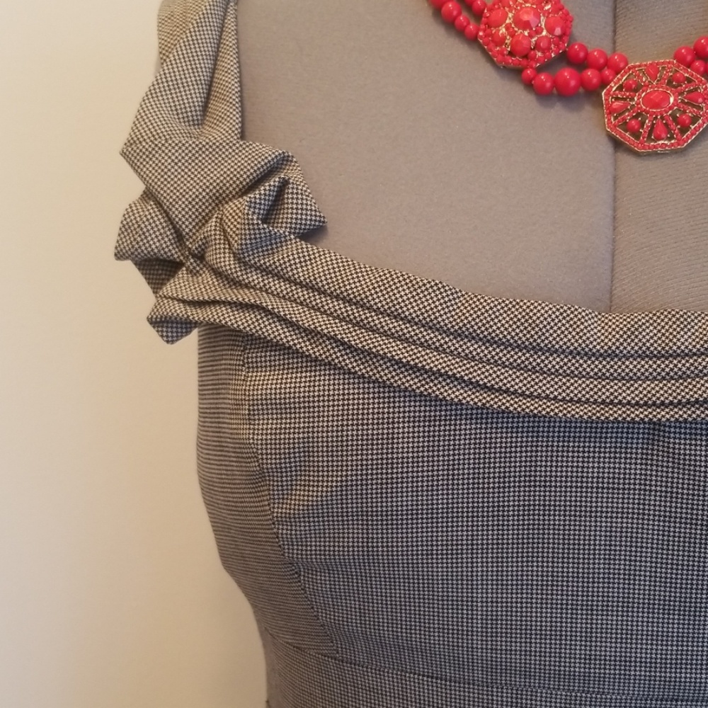 Dress - Picture 3 of 4